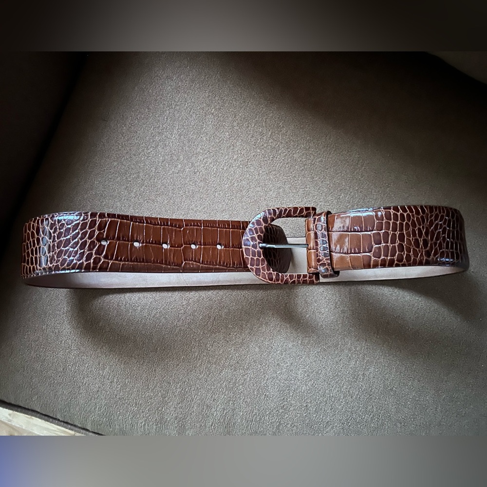 W. Kleinberg Women’s Embossed Croc Belt with covered buckle, Size M, new